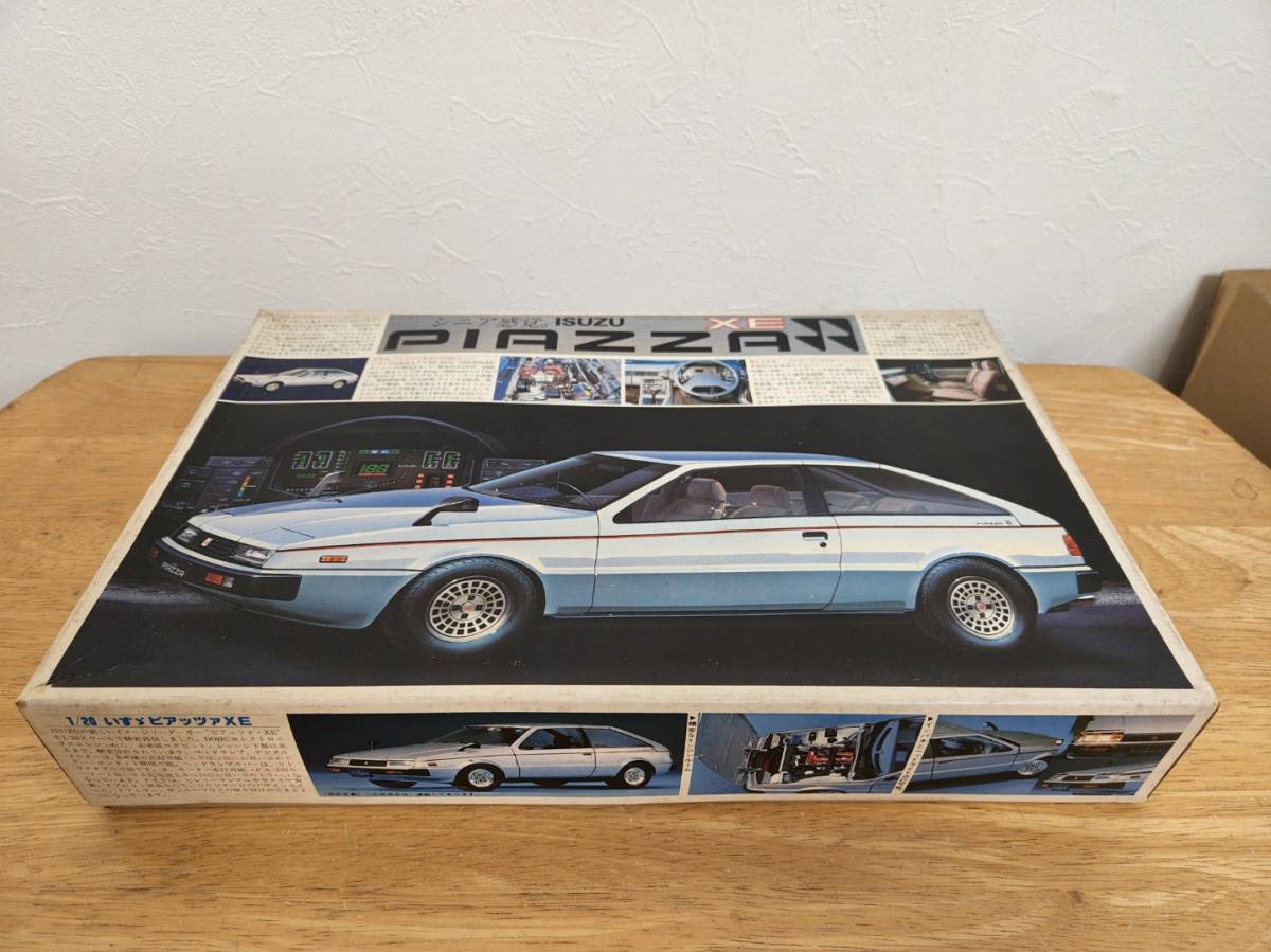 (9).バンダイ1/20 いすゞピアッツァXEモ－タ－ライズ