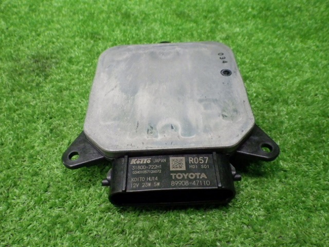 トヨタ 50 プリウス 後期 ヘッドライト LED コンピューター 89908