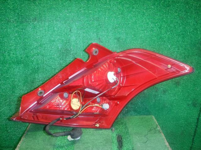 スイフト DBA-ZC72S 左テールランプ K12B 35670-72L00 ****を必ずご