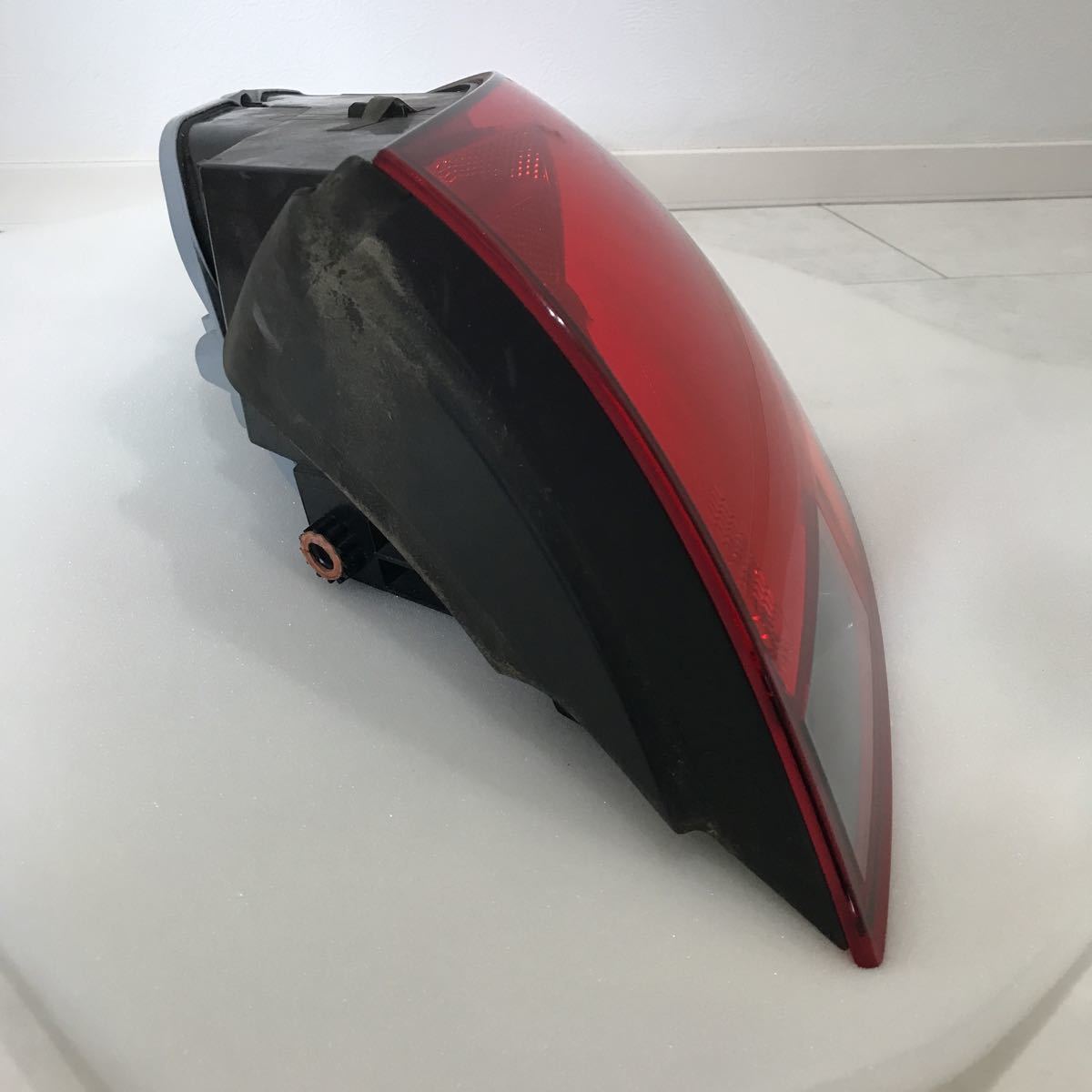 TT 8J系 純正 右テールランプ/ライト/レンズ 8J0 945 096 純正品番