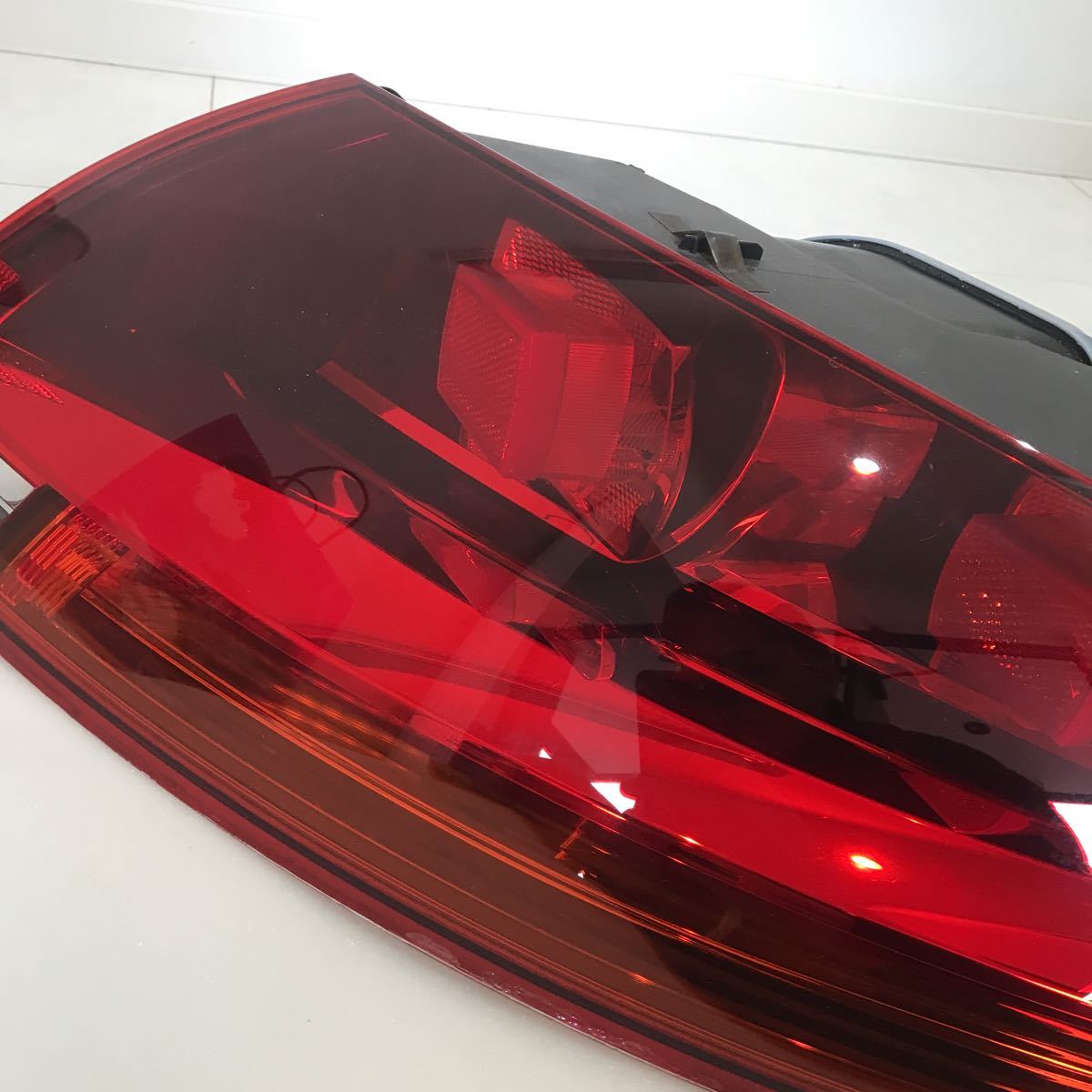 TT 8J系 純正 右テールランプ/ライト/レンズ 8J0 945 096 純正品番