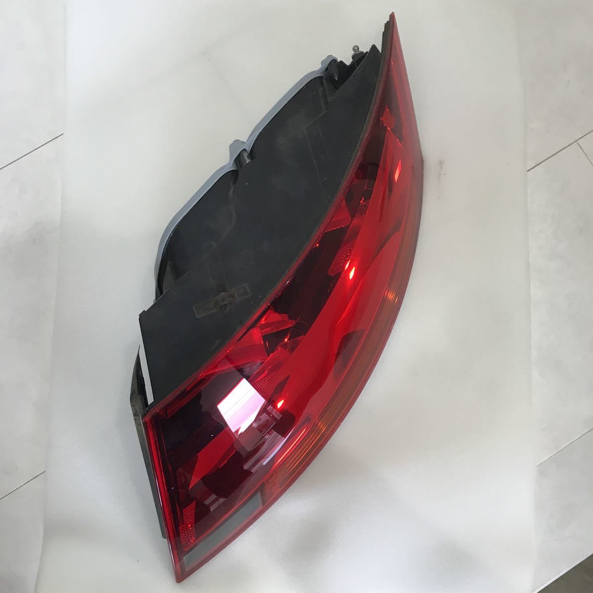 TT 8J系 純正 右テールランプ/ライト/レンズ 8J0 945 096 純正品番