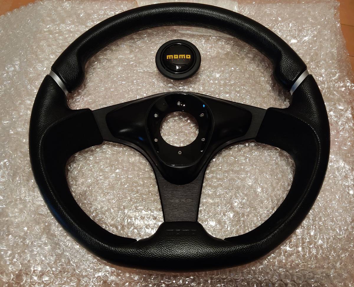 MOMO NERO / モモ　ネロ　ステアリング　35Φ　【中古まあまあ美品】