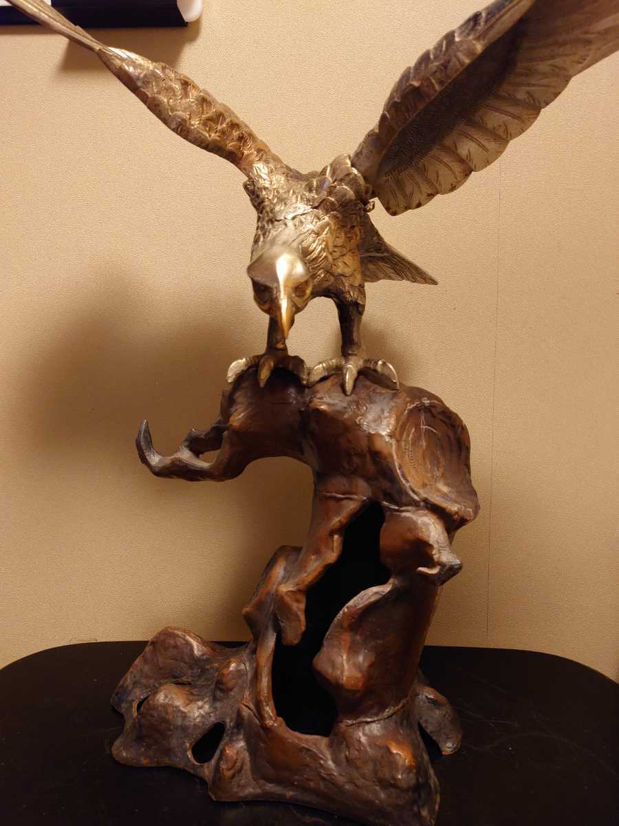 ゴールド松鷹（高47.5cm）鋳鉄製 鷹の置物14.6kg 【公式通販】