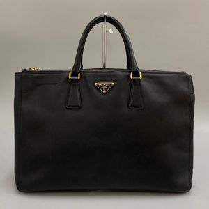 レア】PRADA ナイロン×パテントレザー マルチポーチ グリーン