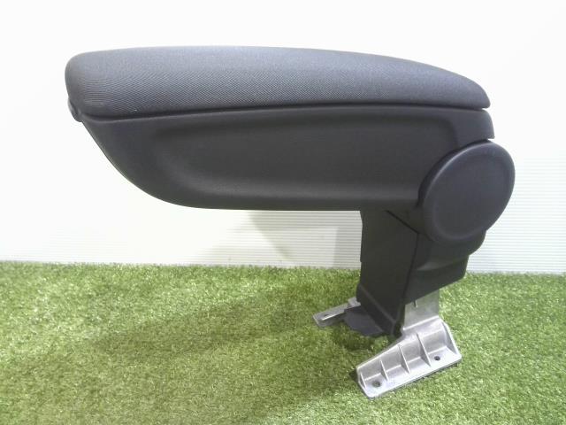 アウディ A1 A1スポーツバック 右ハンドルの中古車一覧｜中古車検索 スポーツバックの価格・新型情報 スポーツバック Audi 8XCAX H23年式 右ハンドル テンパータイヤ Ａ１（アウディ）のクルマカタログ｜中古車のネクステージ オシャレな 車検長い！スポーツバック Sトロ Ａ１（アウディ）の歴代モデル・グレード別カタログ情報｜中古車