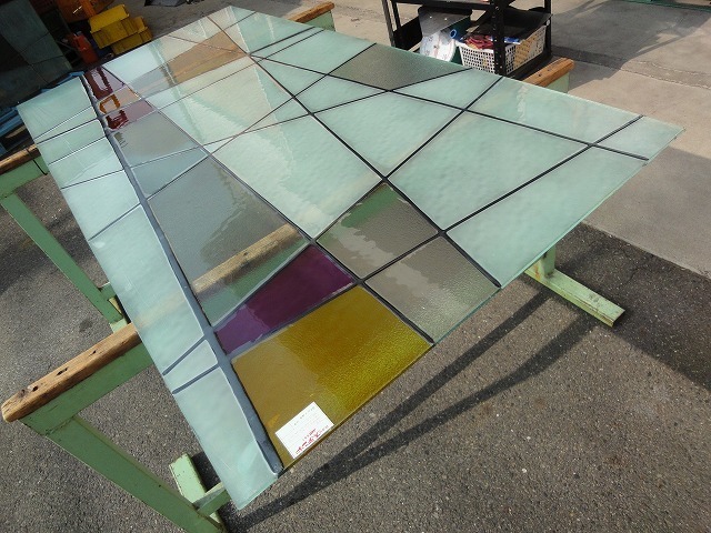 R-488 引取限定 ニューステンド　ステンドグラス調 単板ガラス カラーガラス 約 915ｘ1830ｘ6.5㎜　明り取り 窓 サッシ関連 DIY リフォーム