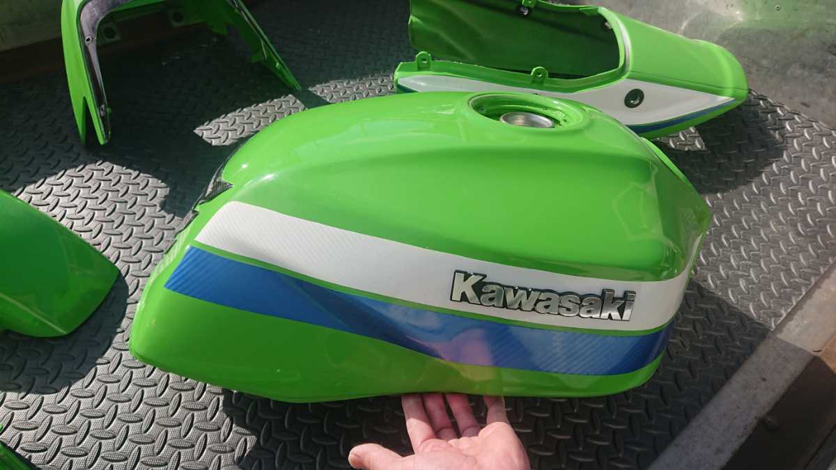 ZRX1200R外装一式！ガソリンタンク、ビキニカウル、サイドカウル 