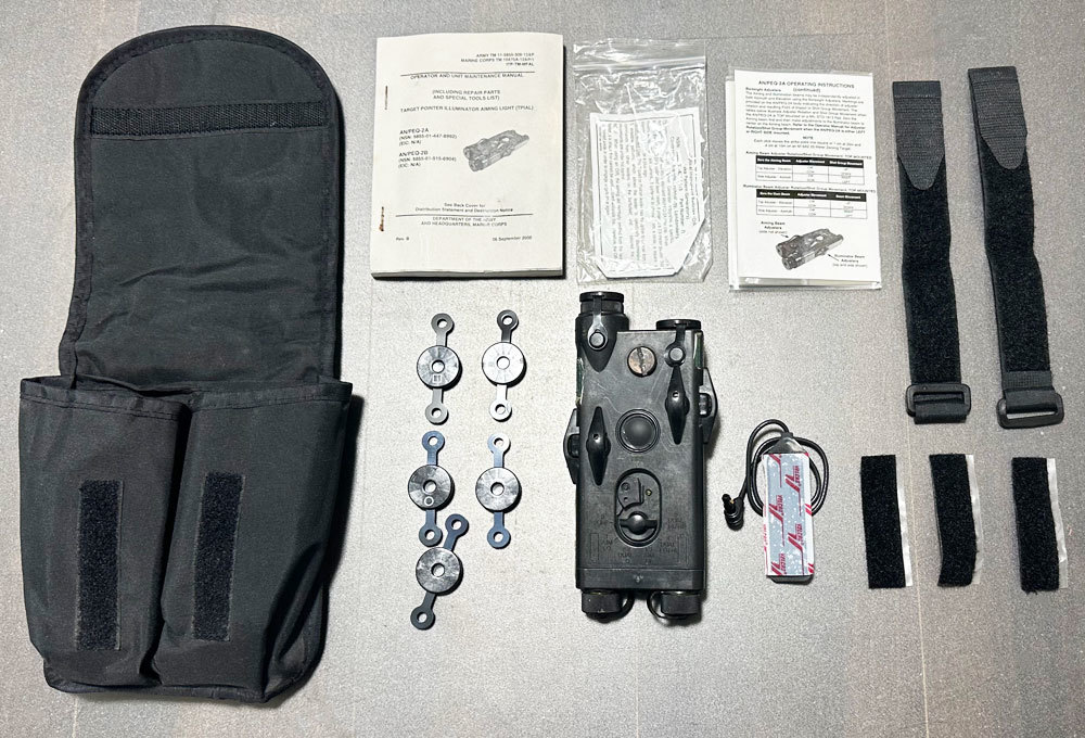 実物 放出 AN / PEQ 2 M4 M16 レーザー デバイス