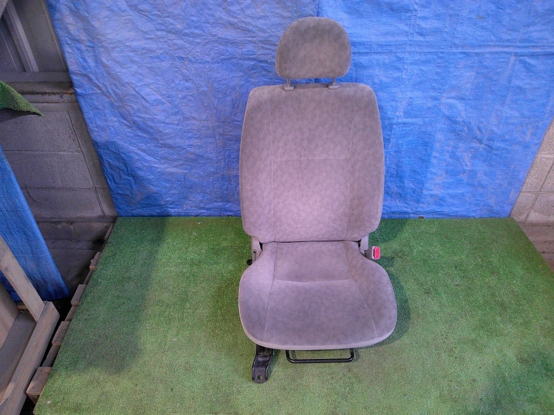 200系 KDH205 ハイエース　スーパーGL　フロント右シート 運転席 ドライバーズシート