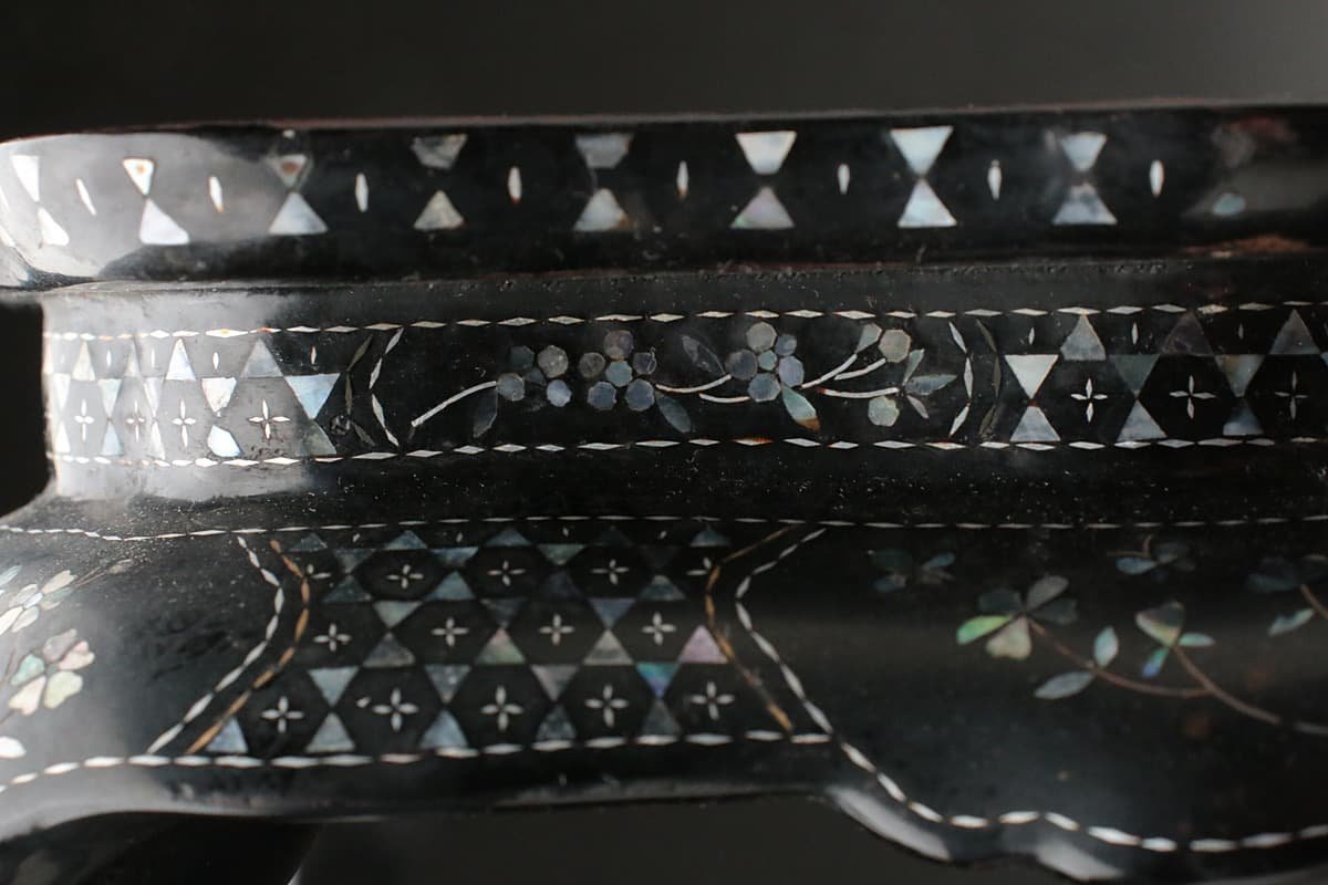 EI725 時代物 黒漆嵌螺鈿云鶴圖香几・螺鈿小卓 高18cm 重300g・黒漆塗
