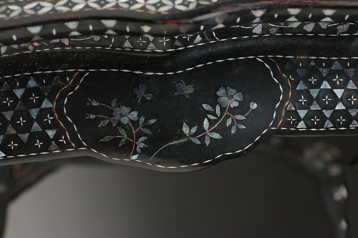 EI725 時代物 黒漆嵌螺鈿云鶴圖香几・螺鈿小卓 高18cm 重300g・黒漆塗