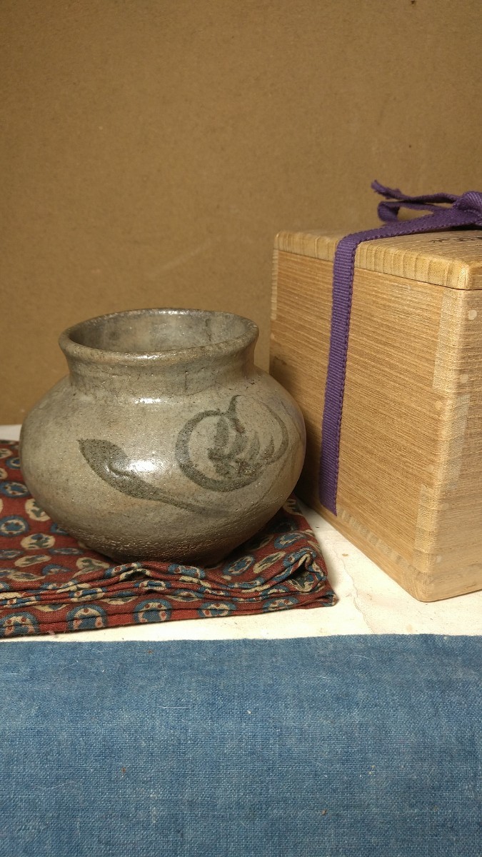 哲】【特別出品】ほとんど唐津の李朝絵堅手小壺（李朝中期）