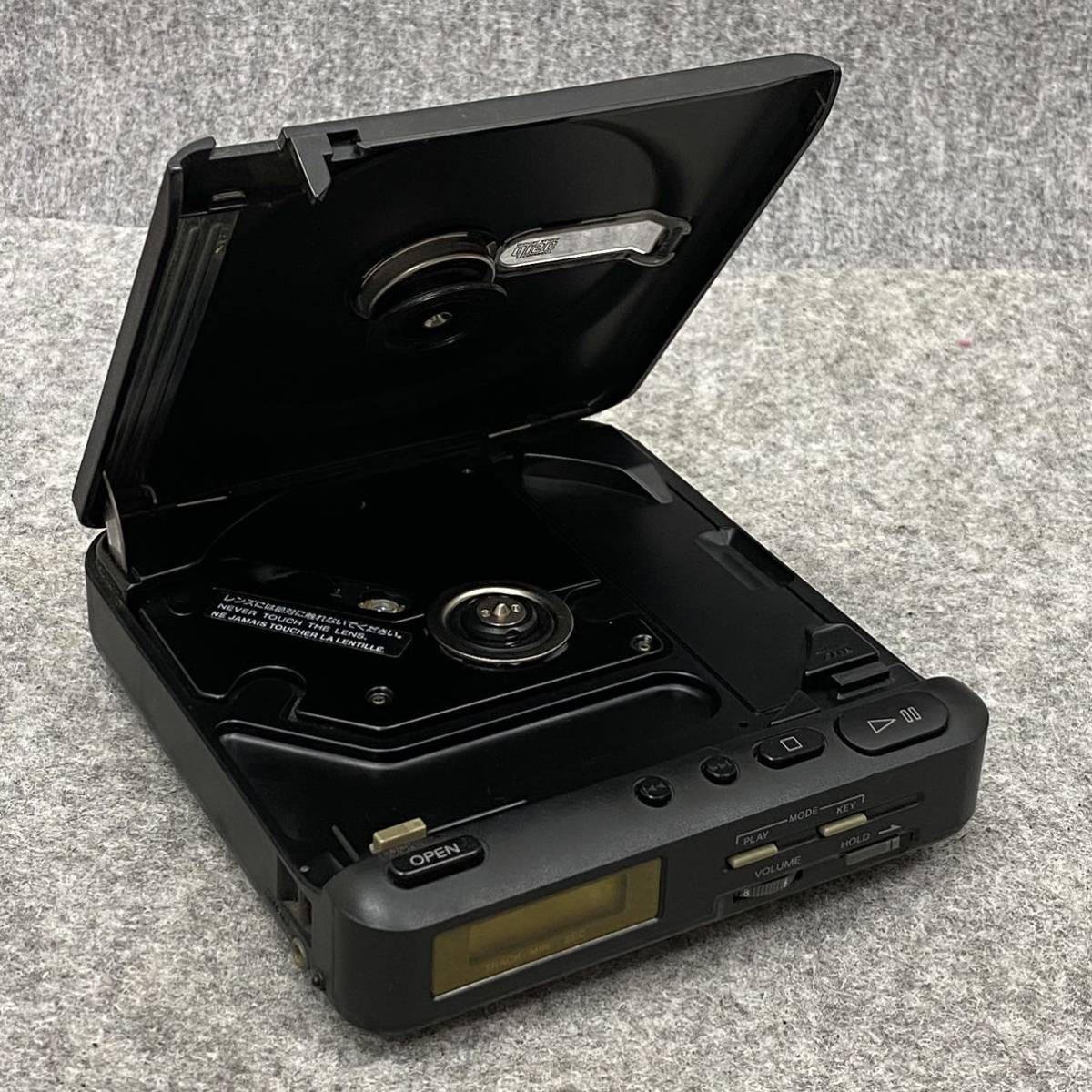 Sony Discman D-20 Audio): ポータブルCDプレイヤー(SONY #268017203 R
