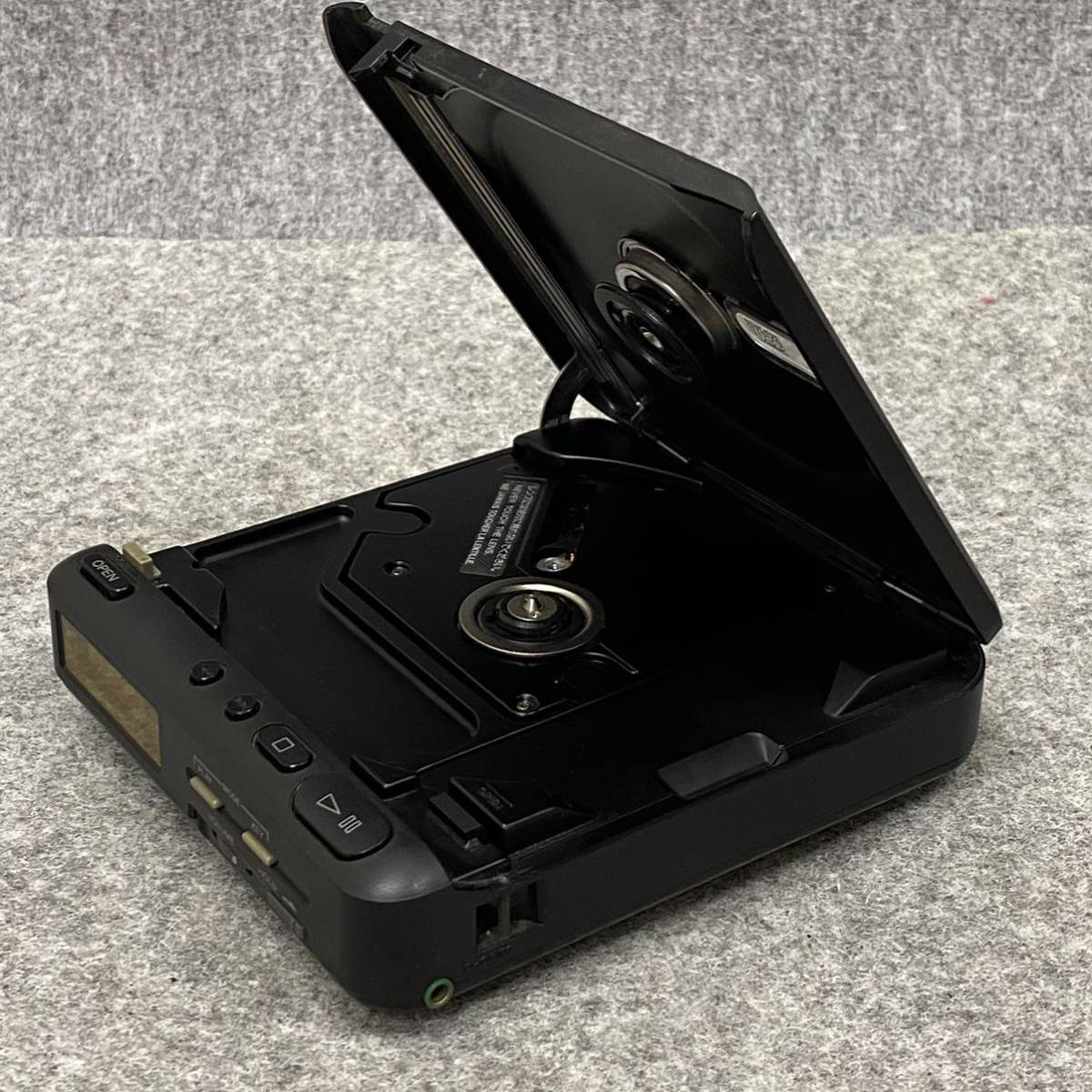 Sony Discman D-20 Audio): ポータブルCDプレイヤー(SONY #268017203 R