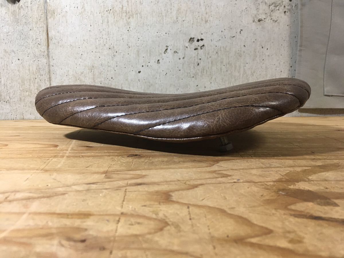 タックロールサドルシート ビンテージ ハーレー トライアンフ 
