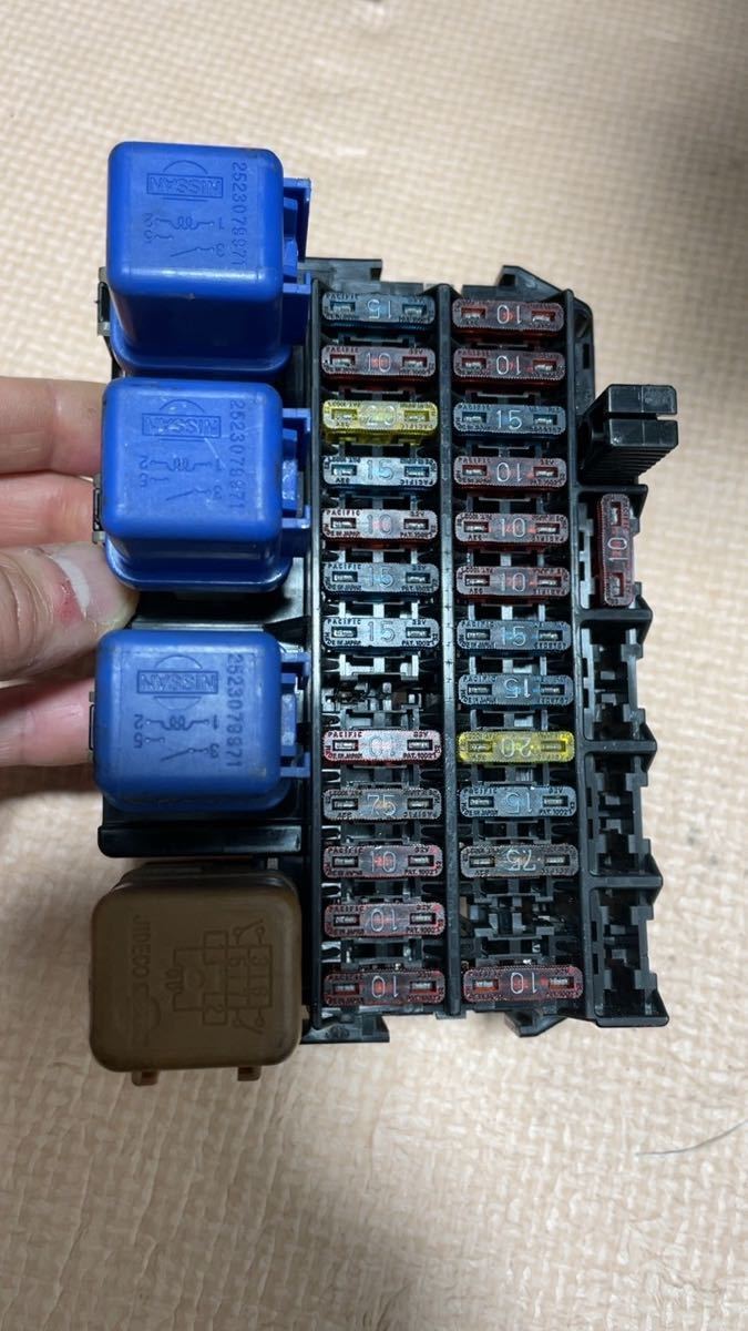 ステージアWGNC34ヒューズボックス C34 ステージア ヒューズボックス