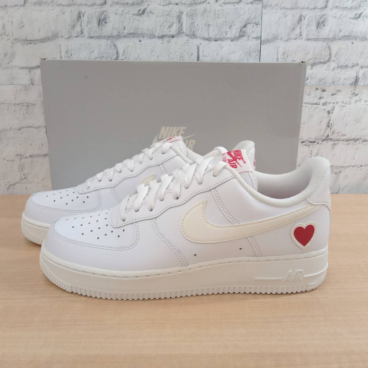 【箱付き】 AIR FORCE 1 LOW VALENTINES DAY ナイキ エアフォース 1 ロー バレンタインデー DD7117-100 サイズ26.5cm