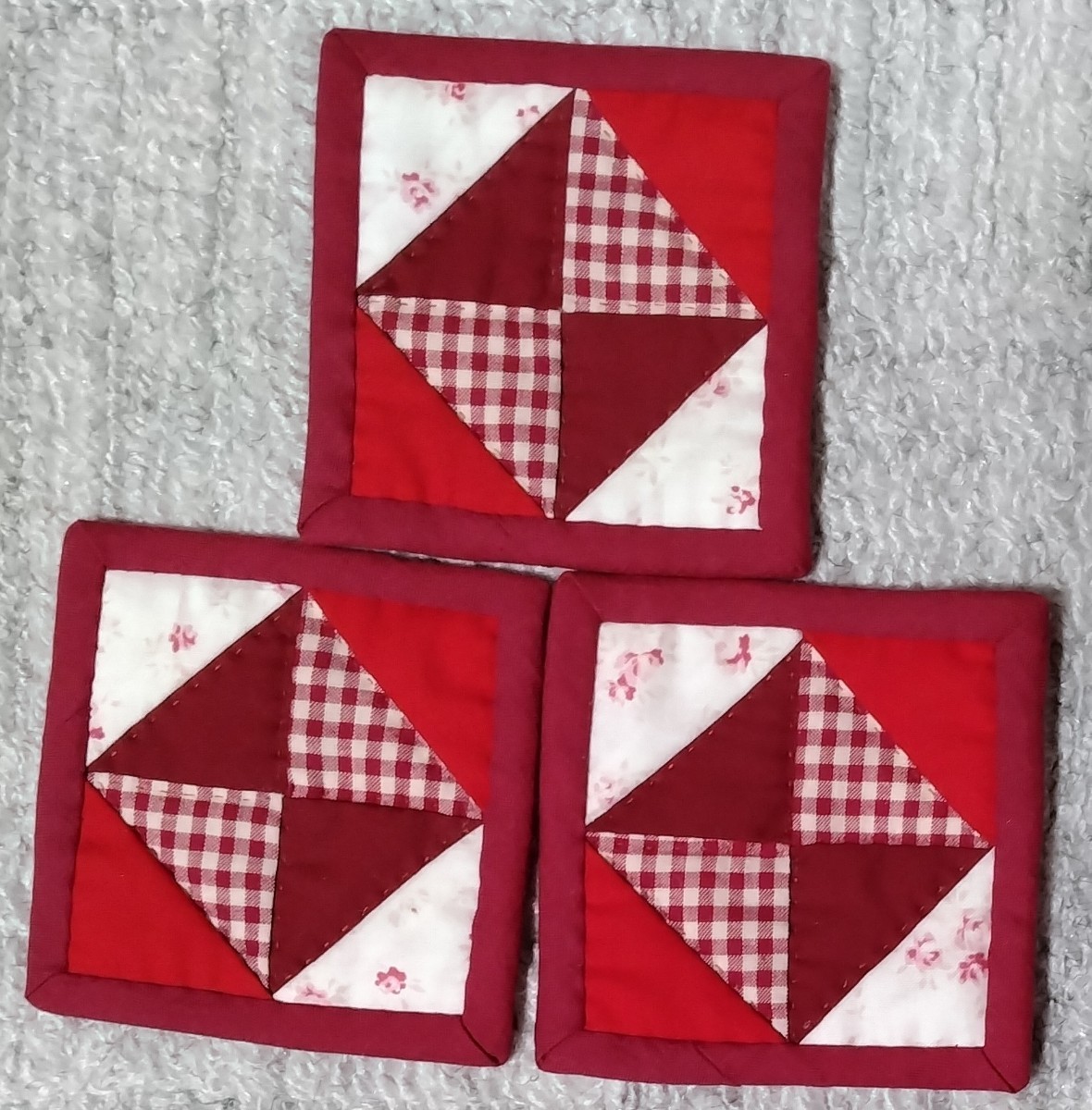 ハンドメイド☆パッチワークキルトコースター☆赤色3枚組_2
