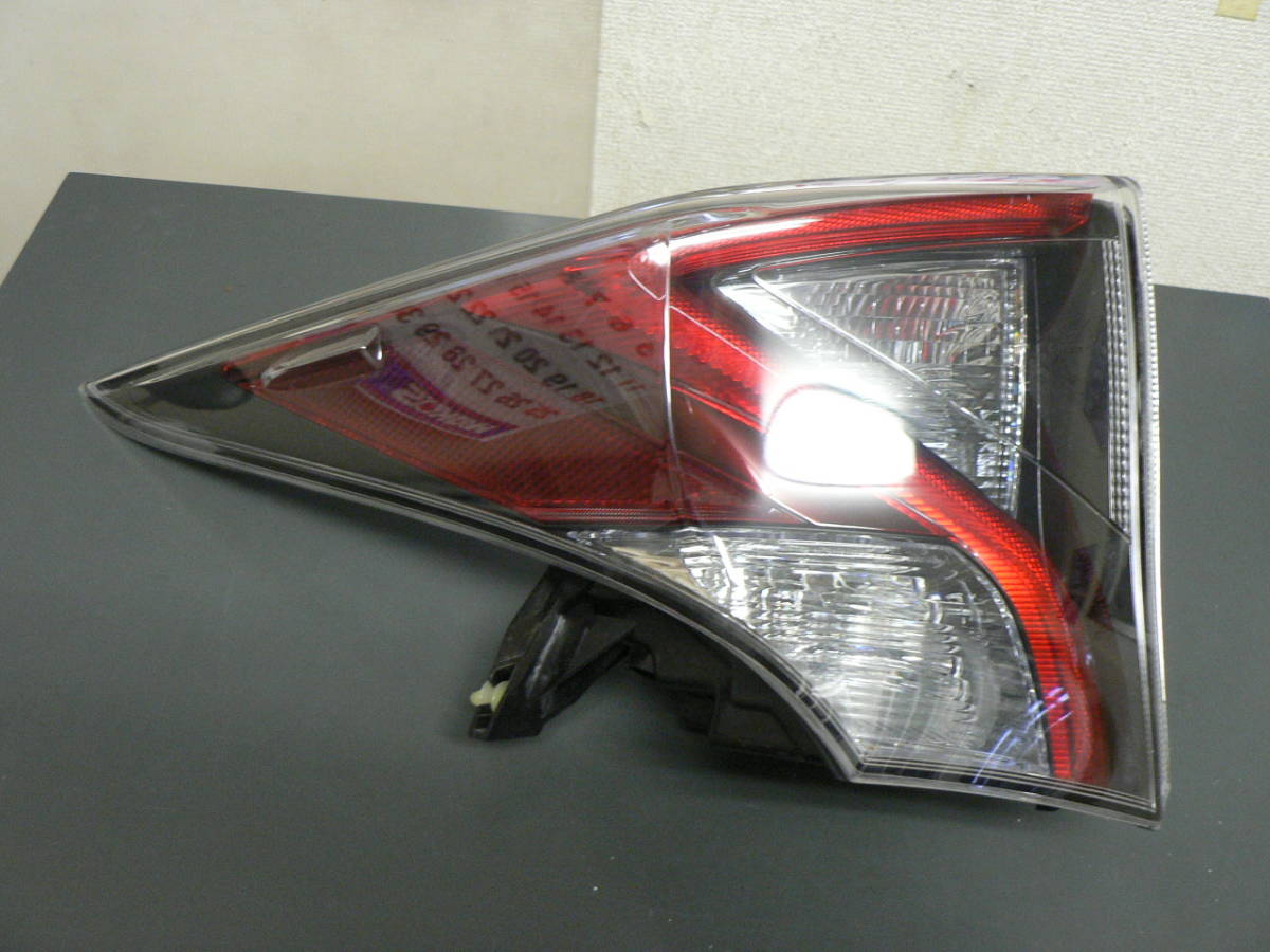ZVW50 プリウス 前期テール左上 ICHIKOH47-87 81560-47151 トヨタ