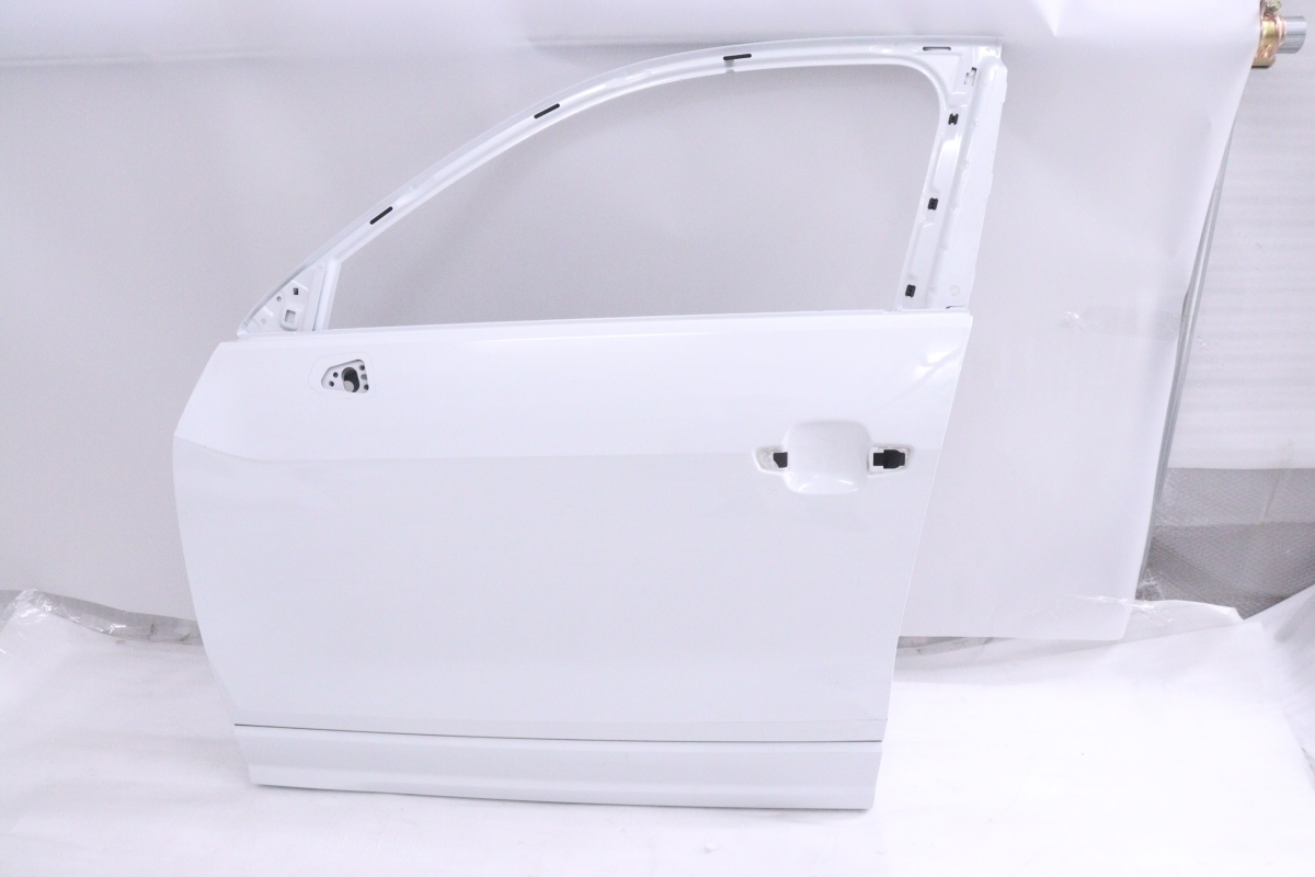 33-1957★GAC アウディQ2 左フロントドア★ホワイトパール 補修用 純正★アウディ AUDI (KK)