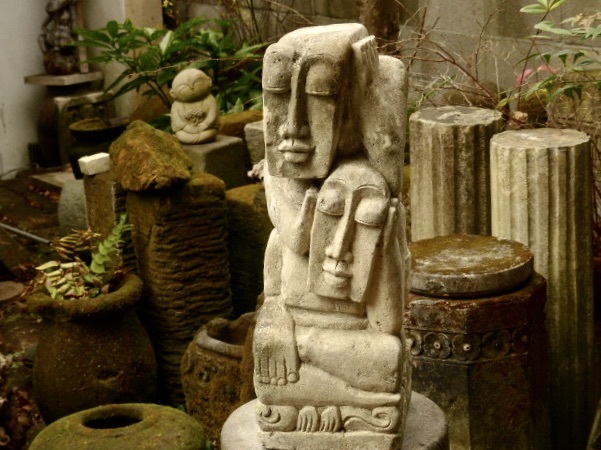 アブストラクト石像（四角の顔の男二人）石像h60cm／37kg　ガーデンオブジェ ガーデニング　1206