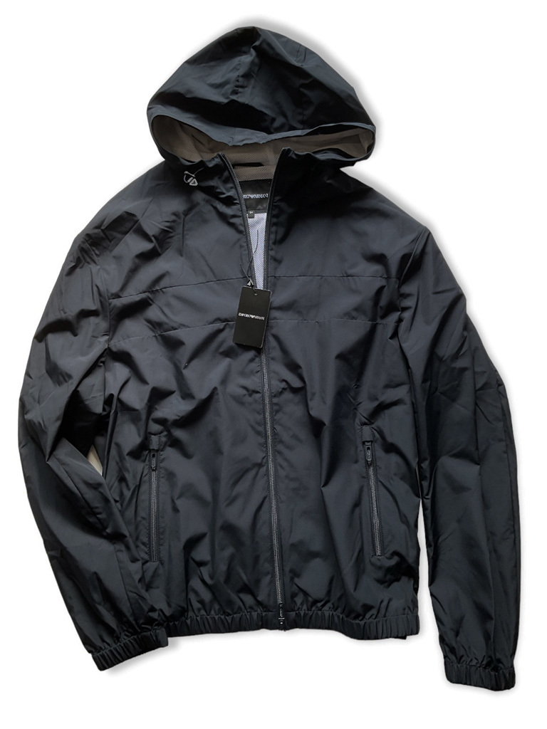 新品【EMPORIO ARMANI/アルマーニ】▼【海、山、スポーツに通年何かとお役立ち】背ロゴ▼極濃紺▼シャカシャカ軽快フーデッドブルゾン▼L