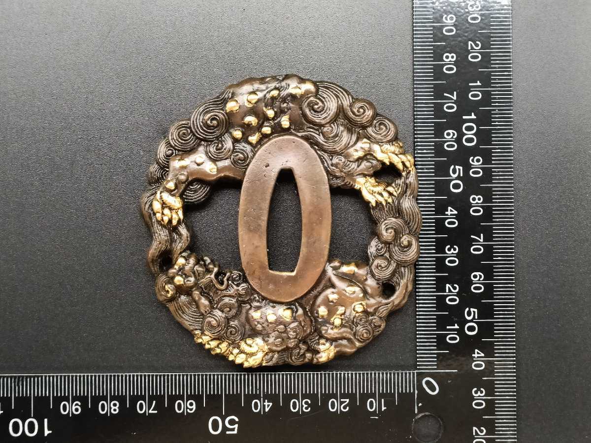 81658 日本刀装具 刀鍔 唐獅子の図 銅地 細工 絵金銀 鍔 刀