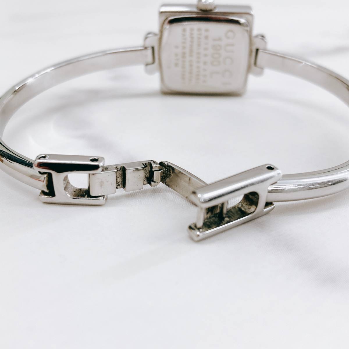美品 稼働品 GUCCI 1900Lレディース腕時計 黒色文字盤 新品電池 GUCCI