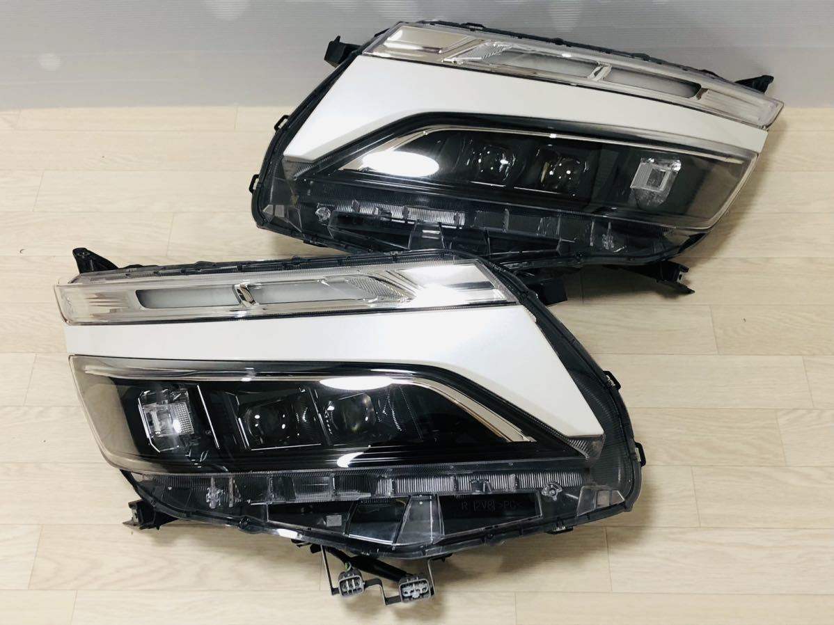 美品 ヴォクシー 後期 ヘッドランプ 右 LEDヘッドライト ZS 煌 ZRR80W