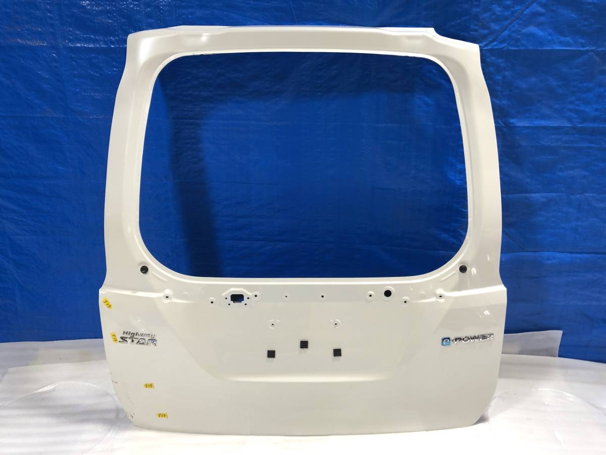 D397 日産　セレナ SERENA　C27 GC27 GFC27 HFC27　リアゲート バックドア　純正中古 色QAB 白