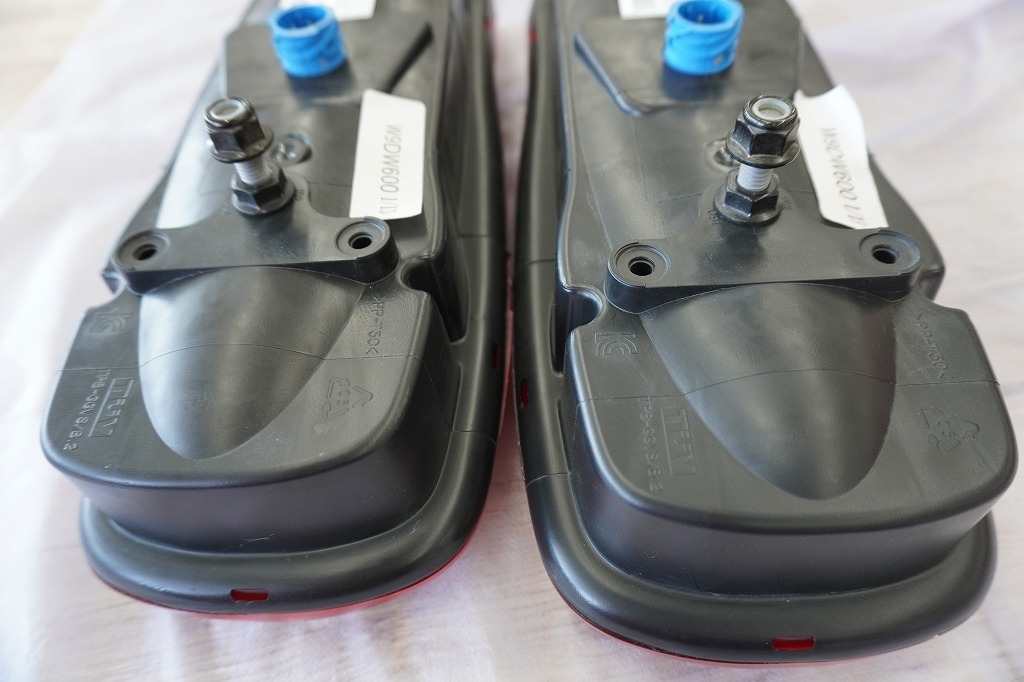 964 UD クオン 純正 テールランプ 左右 LC5 トラック テールライト L