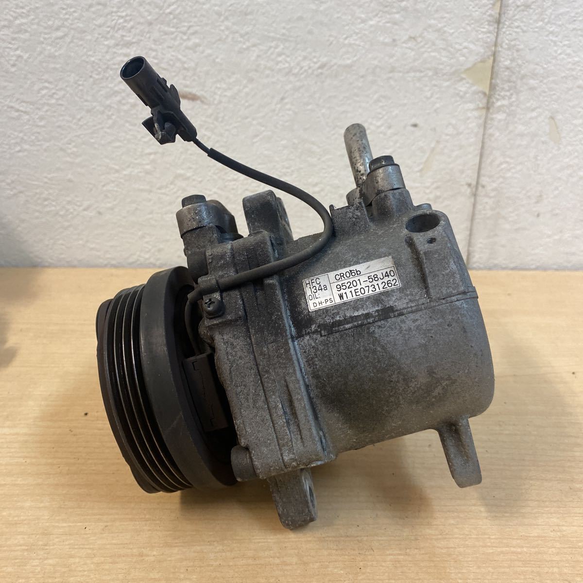 ★スズキ　エブリイバンDA64V★クーラーコンプレッサー/95201-58J40/YD159