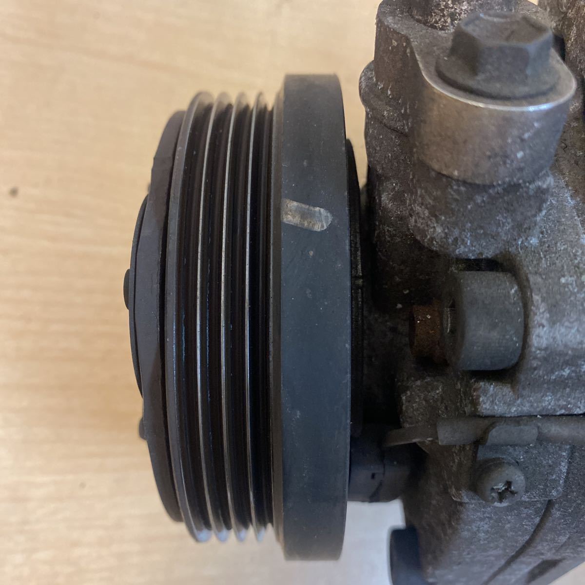 ★スズキ　エブリイバンDA64V★クーラーコンプレッサー/95201-58J40/YD159