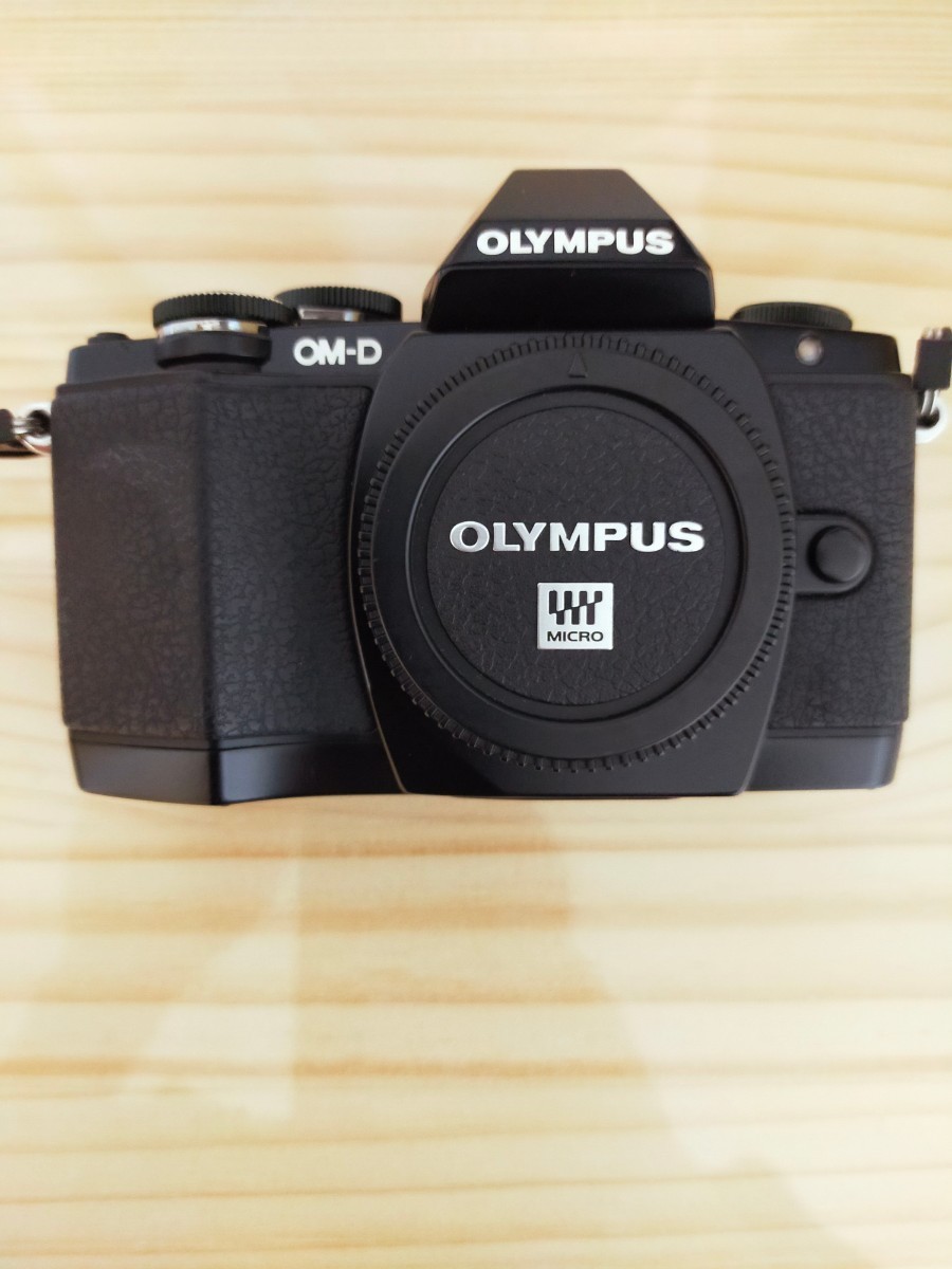 ★極美品★ OLYMPUS オリンパス OM-D E-M10 ボディ ブラック ♪