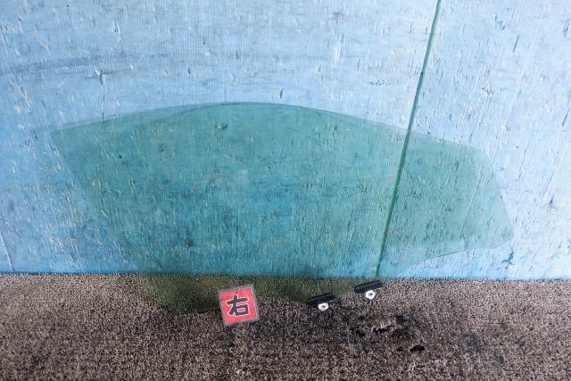 RAV4 6BA-MXAA54 右フロントドアガラス 68101-42270-75 [ZNo:05004950] 157709