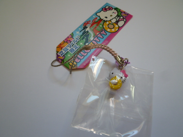 芝政ワールド限定　ハローキティの水着姿にキュンです　浮き輪も忘れずに！　根付け　２０１３