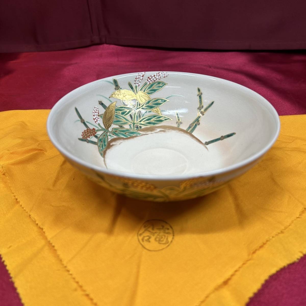 YH-4864】未使用保管品 宮川香雲 竜谷窯 草花に虫の絵 茶碗 茶道具 平