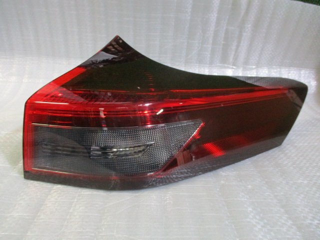 エクストレイル T33 右テールランプ KOITO 220-2378W 純正品番 26554-6RA0A