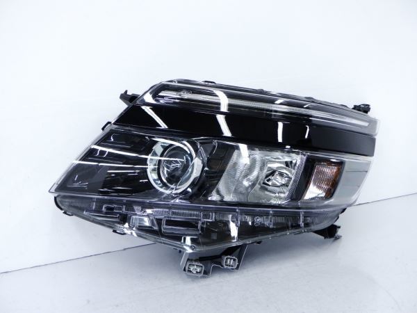 ヴォクシー 0 前期 81150-28D01 ヴォクシー80系前期 流れるLED 2174142