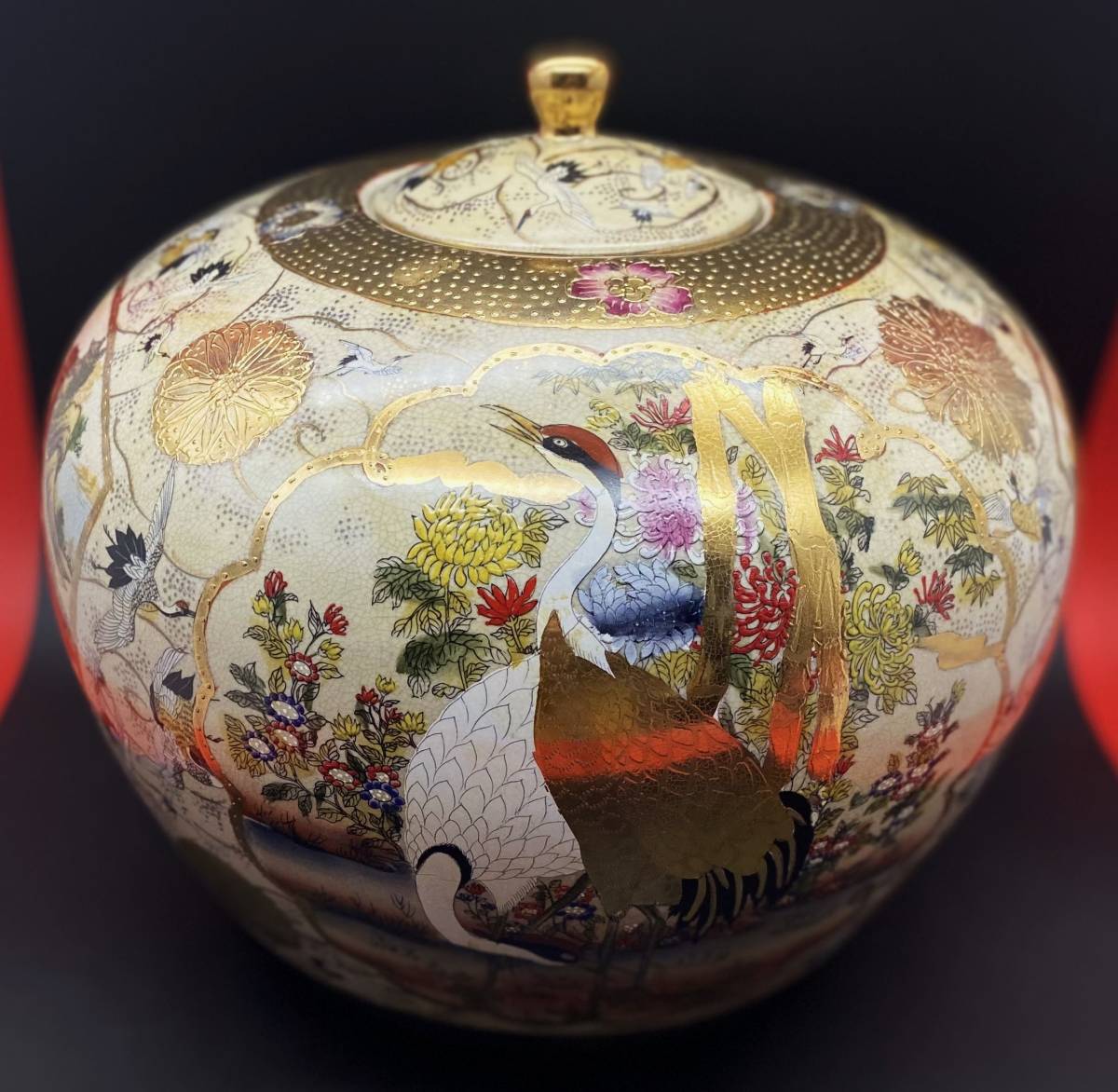 陶器【 瀧山作 金襴手群鶴尽文花鳥細密絵付蓋付飾壷 】薩摩焼 栄盛窯 