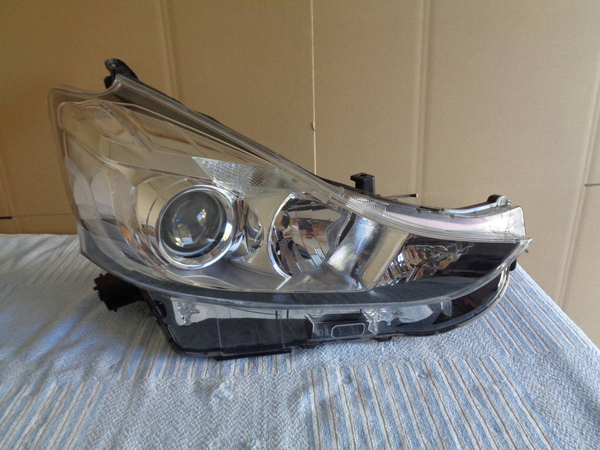 限定送料込み　プリウスα　ZVW40W　ZVW41W　後期　右ヘッドライト　ハロゲン　本州四国送料無料　47-64　印字A1