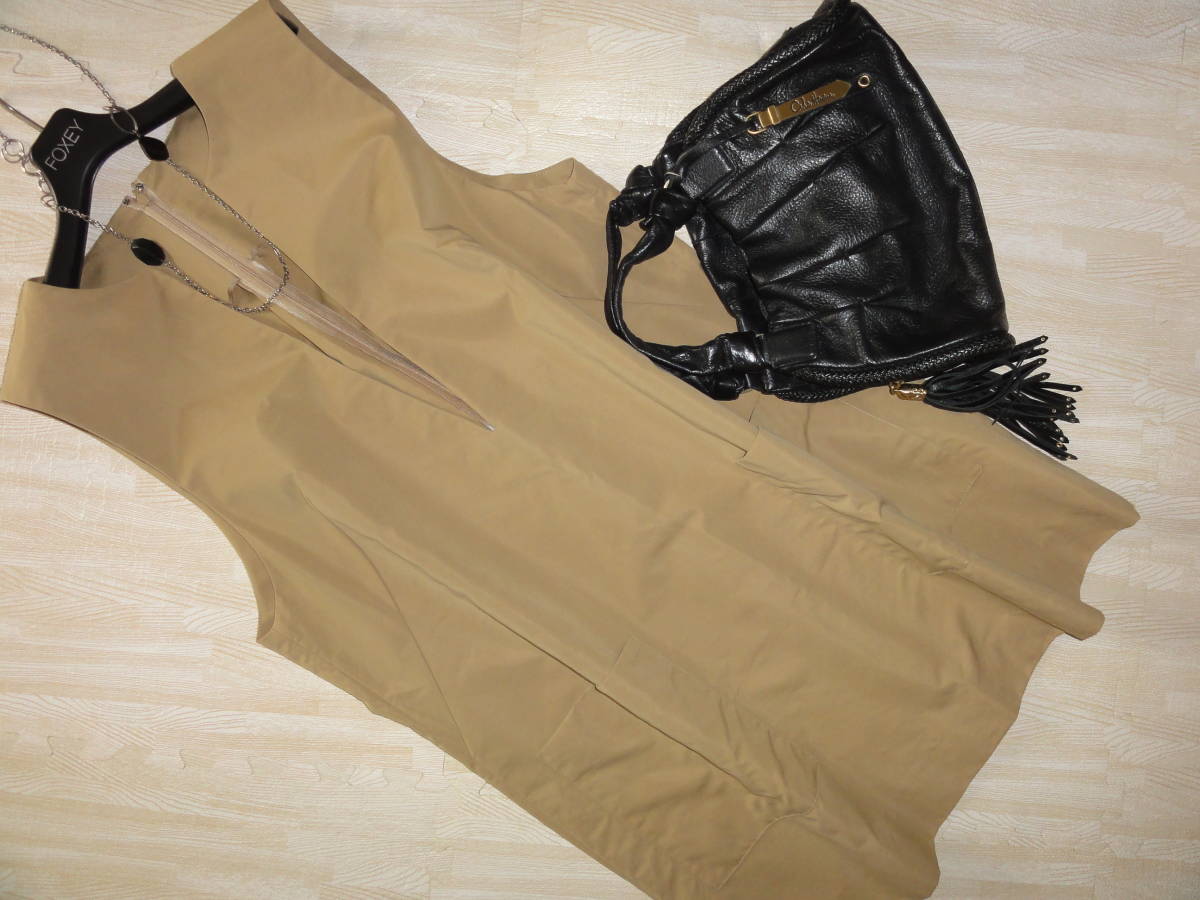 美品・Leilian・レリアン・タフタ素材ロングベストチュニック・大きいサイズ17+