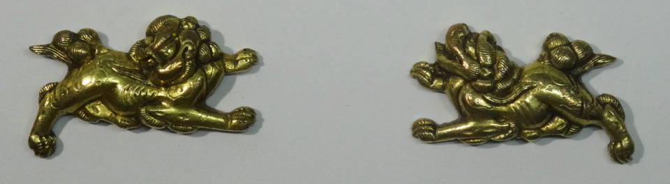 目貫 無銘 後藤 金色絵 刀装具 s-128 容彫 武具 金工 アワビ 獅子 魚