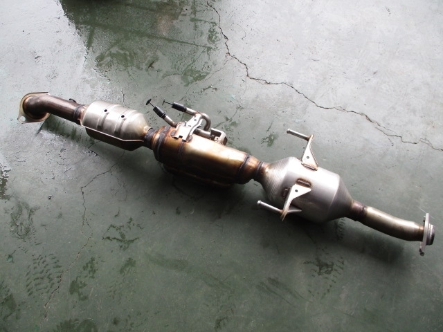 トヨタ ZVW50 プリウス 純正 触媒 フロントエキゾーストパイプ 33737