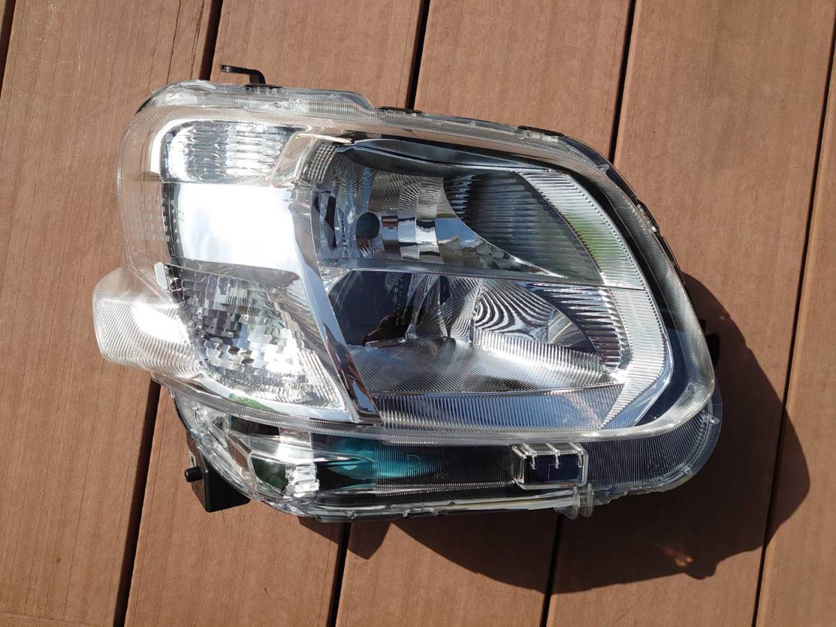 LA600S/LA610S タント 右LEDヘッドライト ID702 LA600S LED タント 0 棚I-9