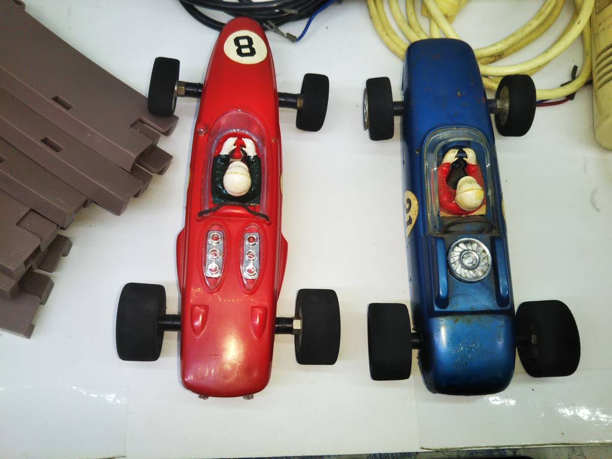 №1 ニチモ製 1/24 スロットカー2台、コントローラー2個他、通電動作 