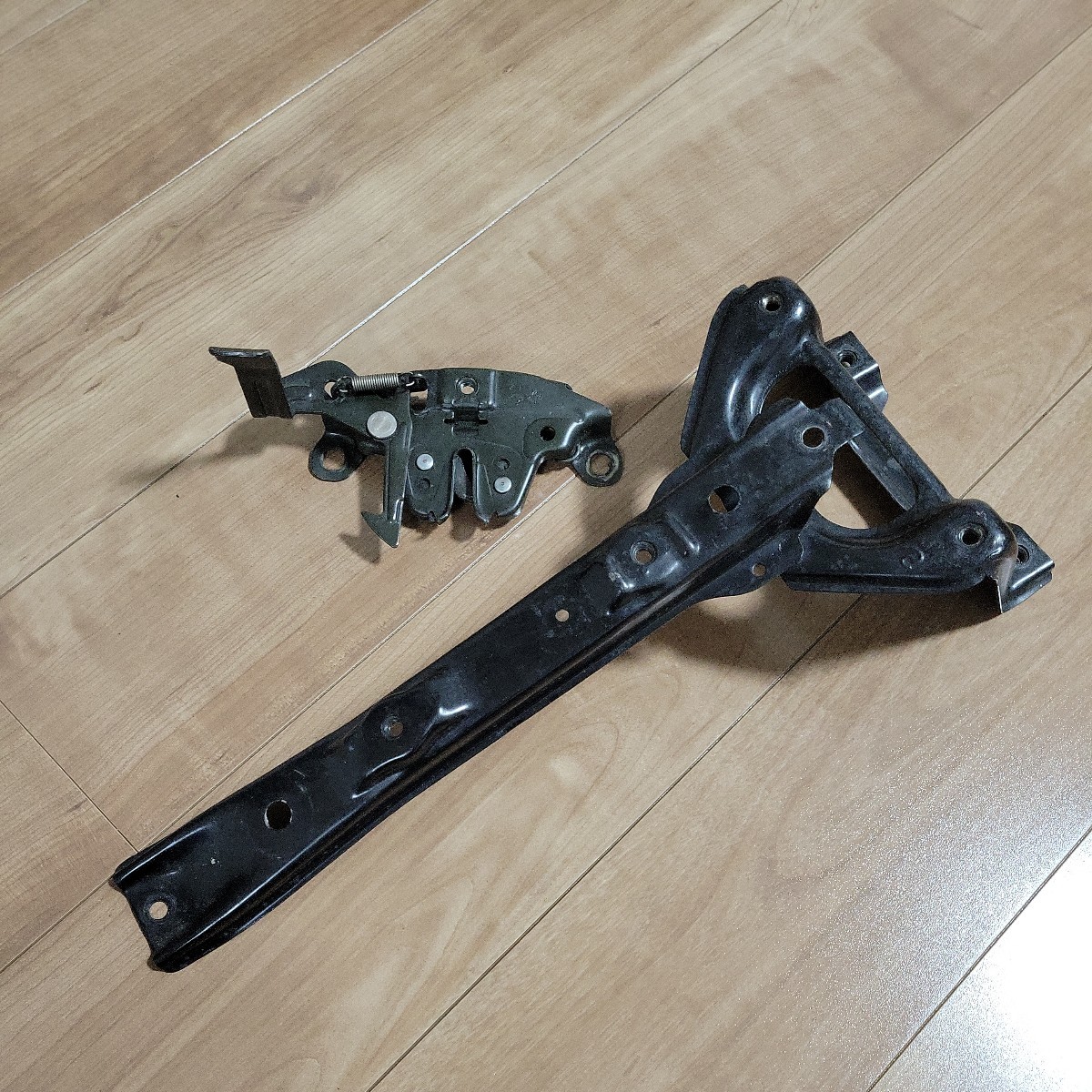 BNR32 R32純正ボンネットキャッチ HCR32に流用 GTR GT-Rキャッチ