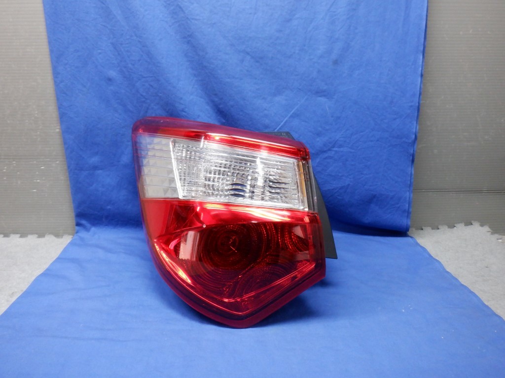 ヴィッツ　NSP130/NHP130　後期　左テールランプ　52-304 (X7503)