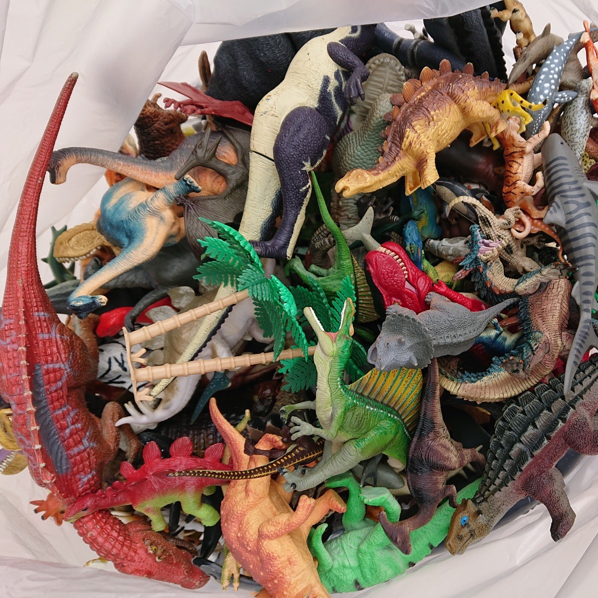 超お得アニア 恐竜 動物 昆虫 その他合わせて71体まとめ売り